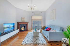 KOZYGURU Campsie Oldie-but-goodie look 4 Bed House NCA011